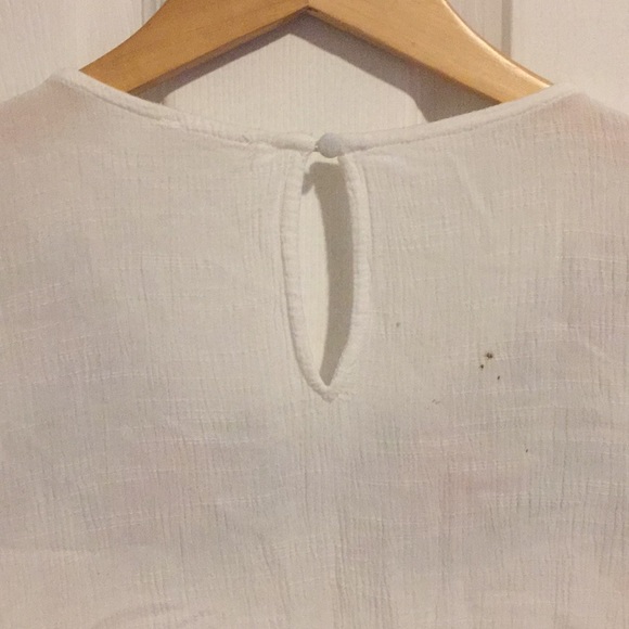 🌸 🌿 Embroidered Top - Picture 2 of 2